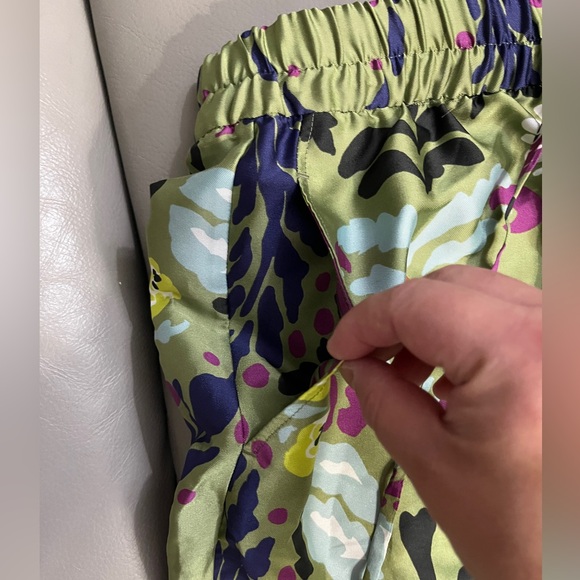 Zara Women’s Floral Print Satin Effect Wide Leg Flowy Pants - Size L - Picture 8 of 13